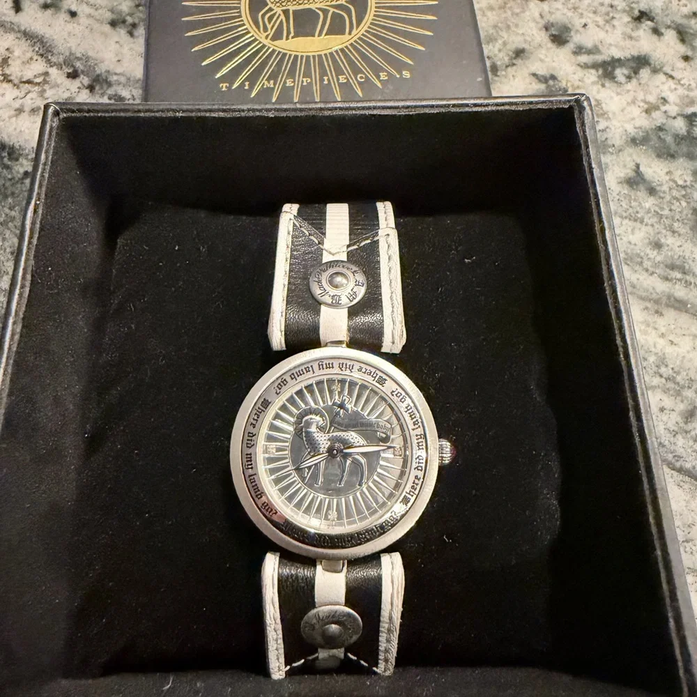 L.A.M.B Watch from Gwen Stefani - Picture 3 of 13